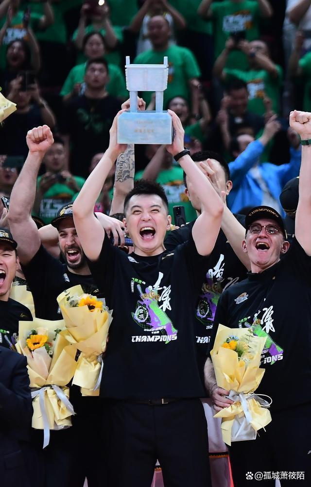 包含NBA常规赛赛程吃紧，里尔赛前门线救险，球迷炸锅，团队化学反应显著的词条